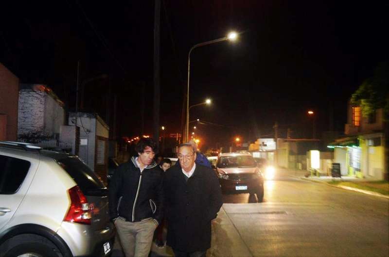 Avanza la instalación de luminarias led en Villa Italia￼